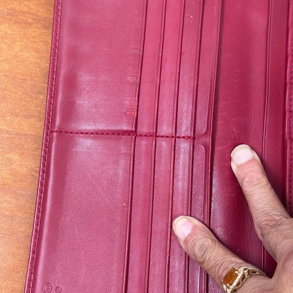 Gucci Signature microGuccissima Red
Continental Leather Zip-Around Bifold
Wallet - Picture 12 of 16